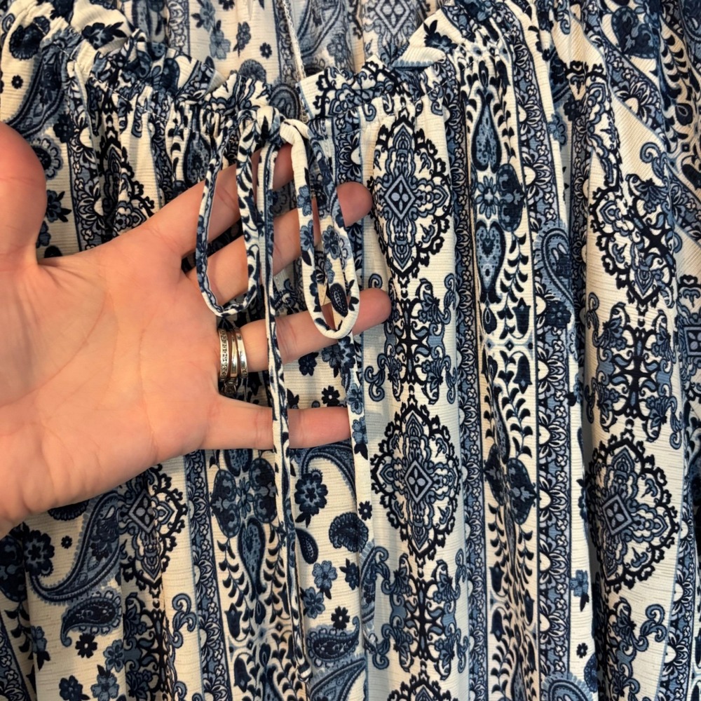 Blue White Paisley Medallion Peasant Blouse Short Sleeve Tie NeckWomens 3X flowy - Picture 6 of 14